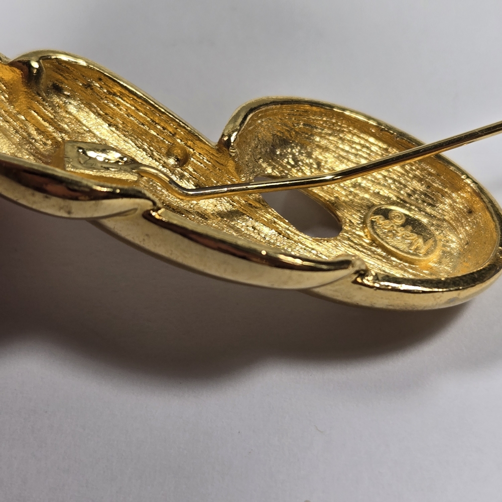 Napier Goldtone Twisted Brooch - Picture 9 of 9
